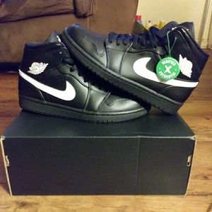 SOLD***Nike Air Jordan 1 Mid "Speckle"